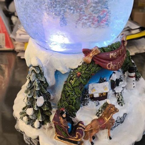 Christmas snow globe like new with music and light change