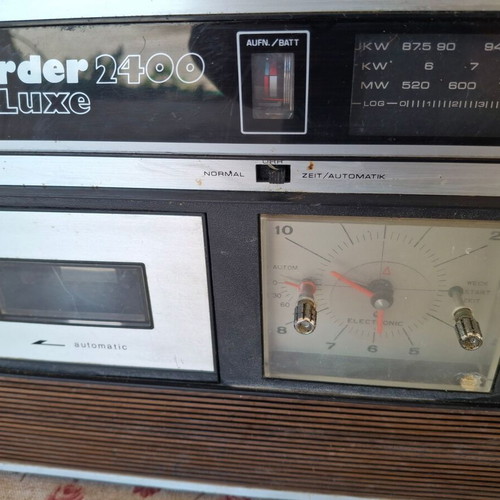 Radiocorder 2400 Deluxe vintage portable radio cassette player used