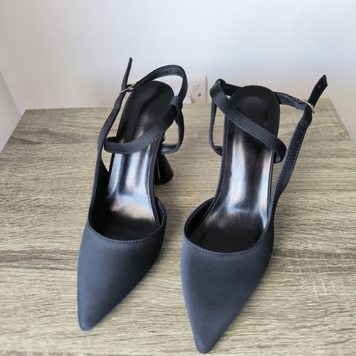 High-heeled shoes with unique round heel, size 36, black