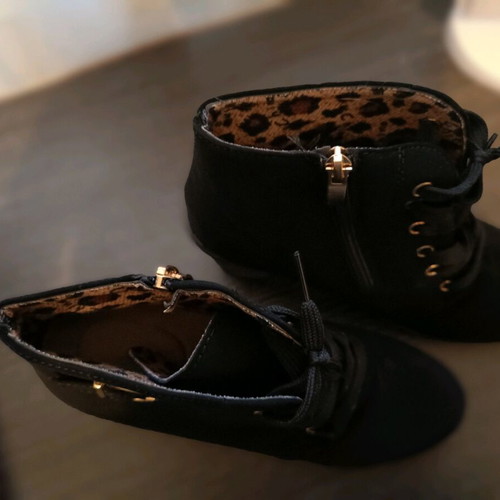 Suede black leopard ankle boots like new, size 40