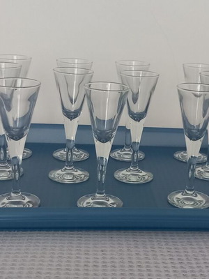 Ποτηράκια λικέρ σε άριστη κατάσταση, σετ 11, ύψος 14εκ