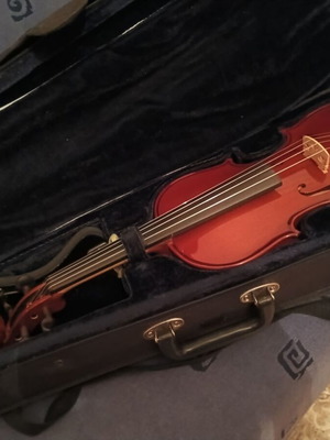 Violin 4/4 like new with case