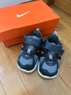 Nike shoes like new, size 19