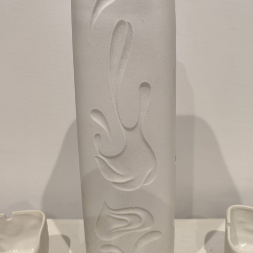 White ceramic vase with two square ashtrays, embossed design