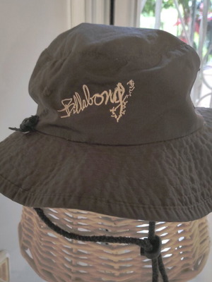 Billabong hat with pocket and cord, used, brown, size 58