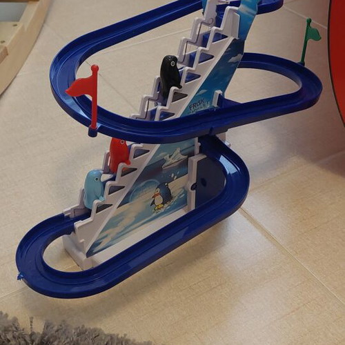 Jolly Penguins battery toy like new