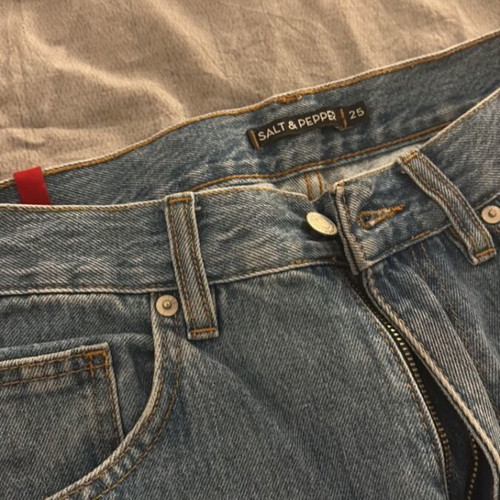 Salt & Pepper Jeans size 25 with side buttons, like new, blue
