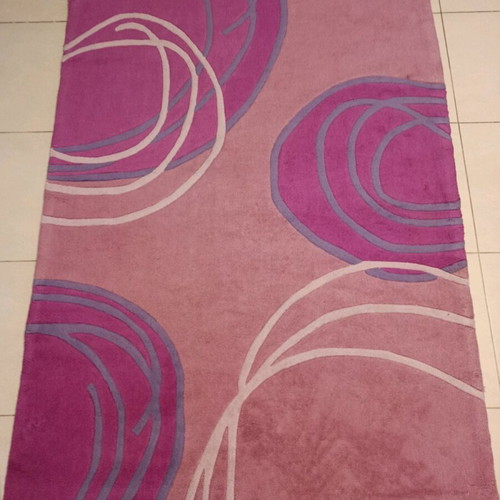 Children's rug used in pink fuchsia and purple with circular patterns