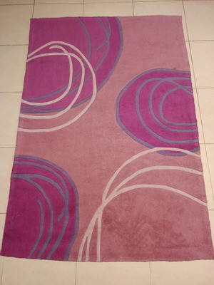 Children's rug used in pink fuchsia and purple with circular patterns