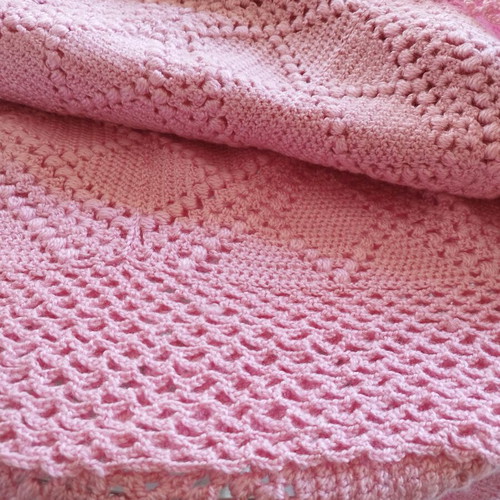 Pink crochet blanket new, size 2.20x1.60