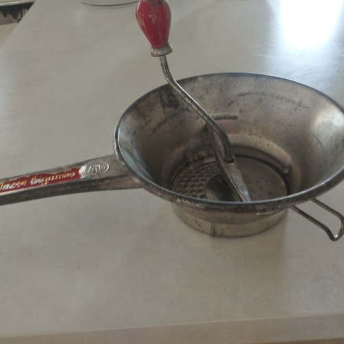 Vintage Passe-Légumes Vegetable Grinder ALG used, red handle