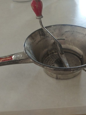 Vintage Passe-Légumes Vegetable Grinder ALG used, red handle