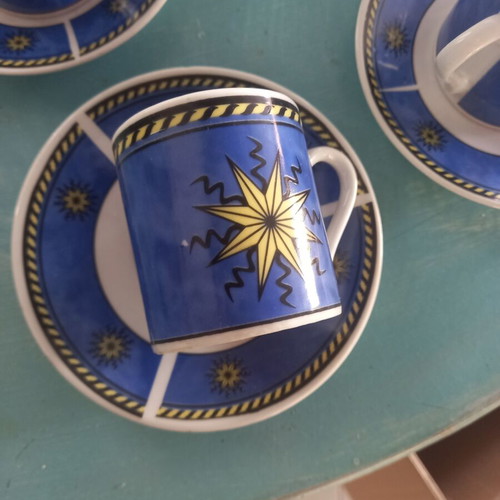 Set of 5 blue coffee cups and 6 saucers