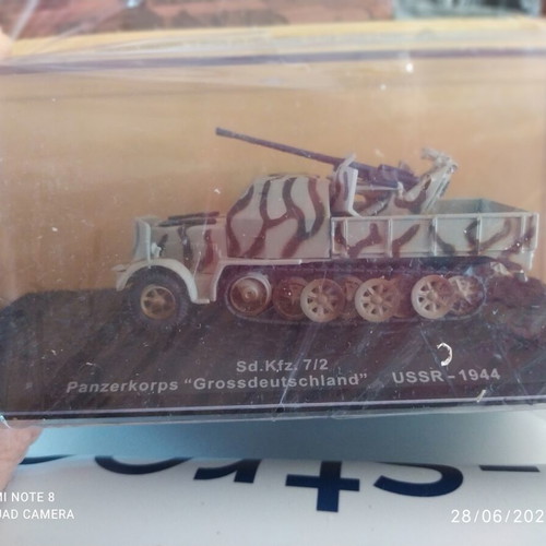 De Agostini Sd.Kfz. 7/2 Panzerkorps Grossdeutschland Miniature new