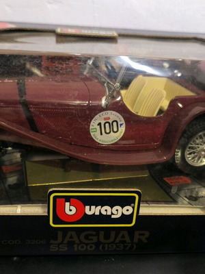Bburago collectible car 1:18 size new