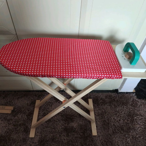 Children's drying rack, ironing board and cleaning items like new