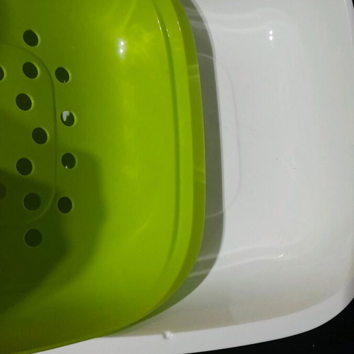 Taperware colander new