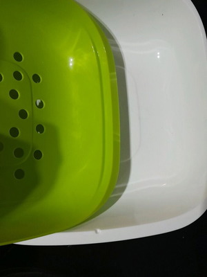 Taperware colander new