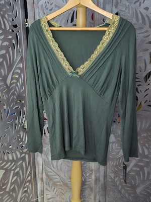 Helen women's long-sleeve blouse green size M like new