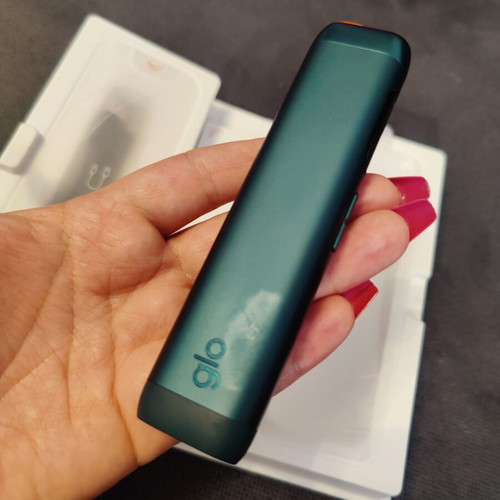 Glo HILO tobacco heating device