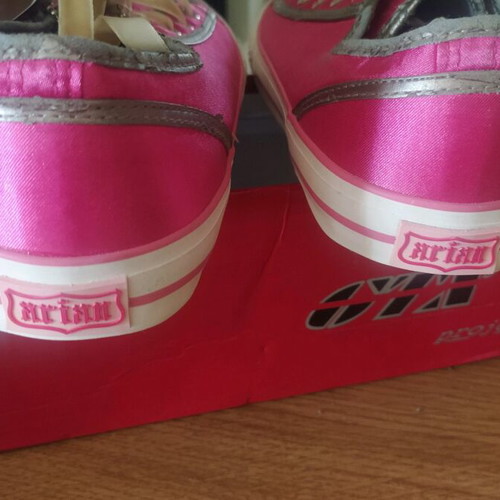 Sneakers women's size 38 fuchsia metallic like new