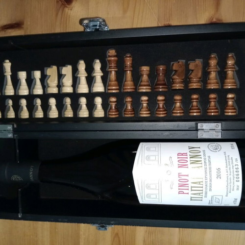 Collectible chess set Pinot noir Papaiwannou like new