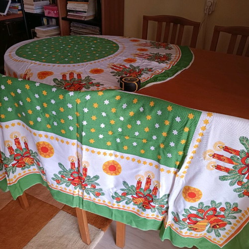 Christmas tablecloths like new, pack of 2 pieces