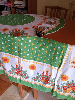 Christmas tablecloths like new, pack of 2 pieces