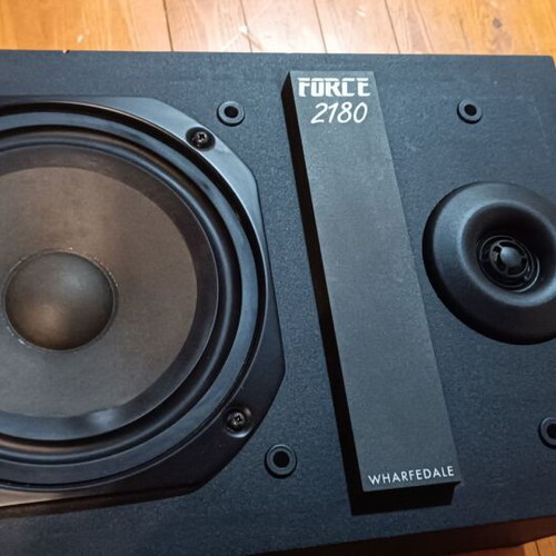 Force 2180 floor speakers like new, set of 2