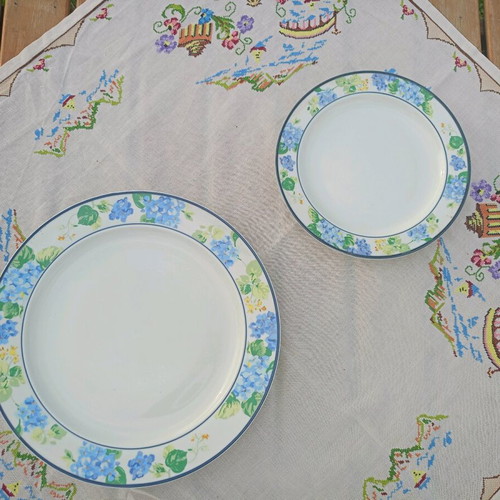 Porcelain plates unused, set of 7, made in China