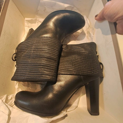 Keys black ankle boots like new, size 39