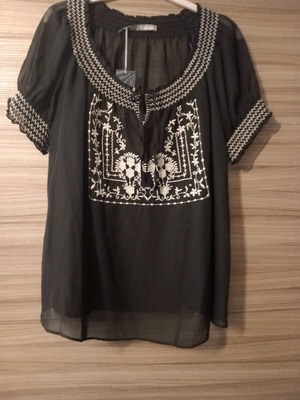 Μπλουζάκι Marks & Spencer μαύρο καινούργιο, διαφανές με τοπάκι
