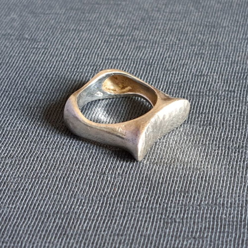 Handmade silver ring 925 with hammered texture and geometric base like new
