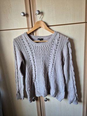 H&M cable knit sweater size M like new, beige