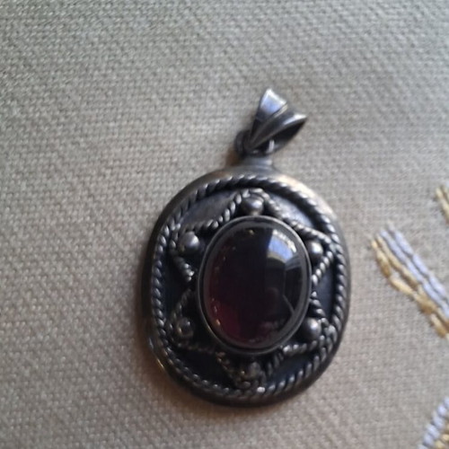 Vintage Silver Pendant 925 with Garnet Style Stone like new