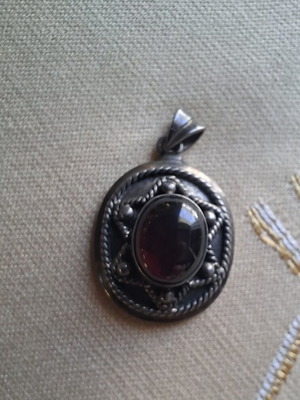 Vintage Silver Pendant 925 with Garnet Style Stone like new