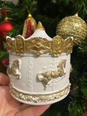 Porcelain carousel container with soy candle and cotton wick new