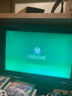 Xbox One S 1TB σαν καινούργιο