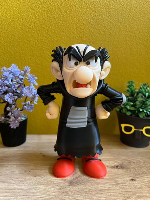 Gargamel figure new for collectors and Smurfs fans