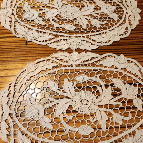 Set of 2 table runners like new, 29cm x 19cm