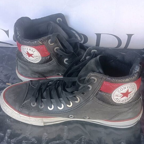 Original Nike and All Star boots like new, sizes 42 and 41