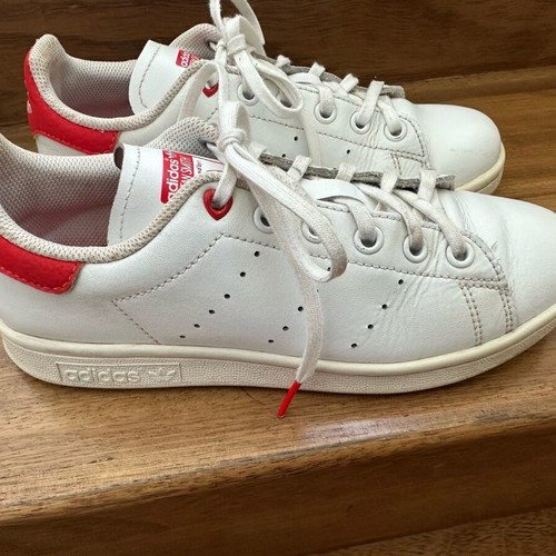 Adidas Stan Smith girls' sneakers with red hearts, white
