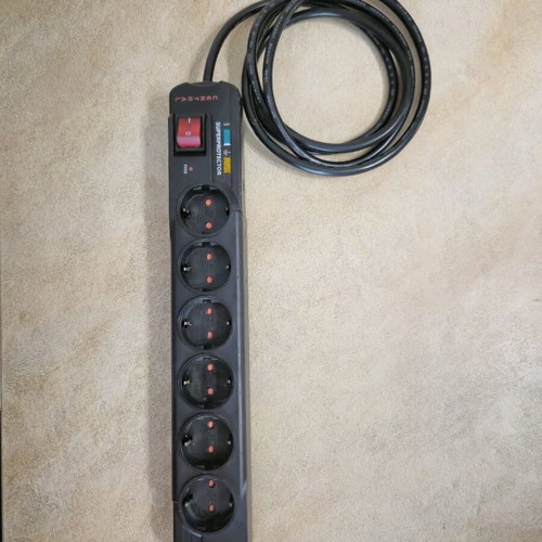 6-Outlet Power Strip used with 2m cable and overload protection