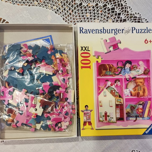 Ravensburger puzzle 100 pieces like new, girl's room theme