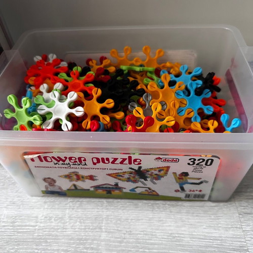 Set of 2 colorful building blocks used