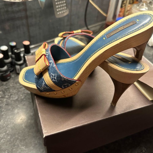 Louis Vuitton clogs like new, size 38.5, large fit