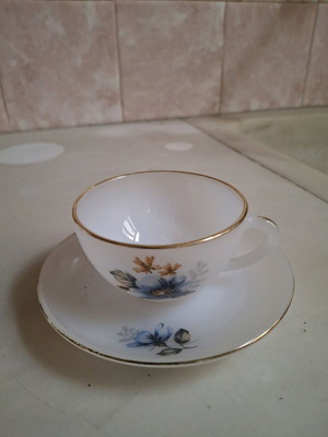Vintage coffee cups like new, set of 6 with saucers