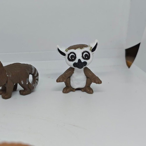 Kinder Natoons collectible set of 8 animal figures like new