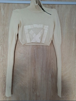DKNY wool crop top used, white and beige