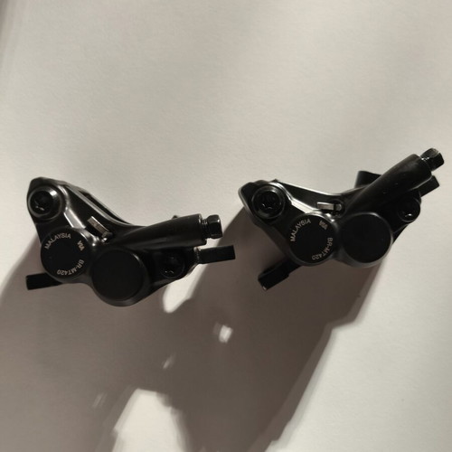 Shimano BR-MT420 four-piston brake calipers like new, set of two